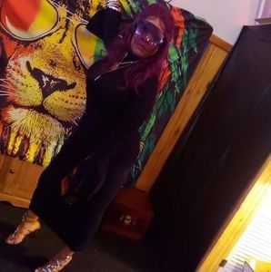 Meet your Posher, Ebony